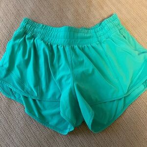 teal lulu shorts 2.5 inch size 6